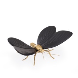 Borboleta preta com asas em cerâmica e patas em latão natural